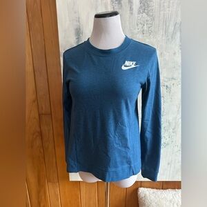Nike Sportswear Women's XS Blue Cropped Sweatshirt Shirt! Soft! Stylish! Cute!